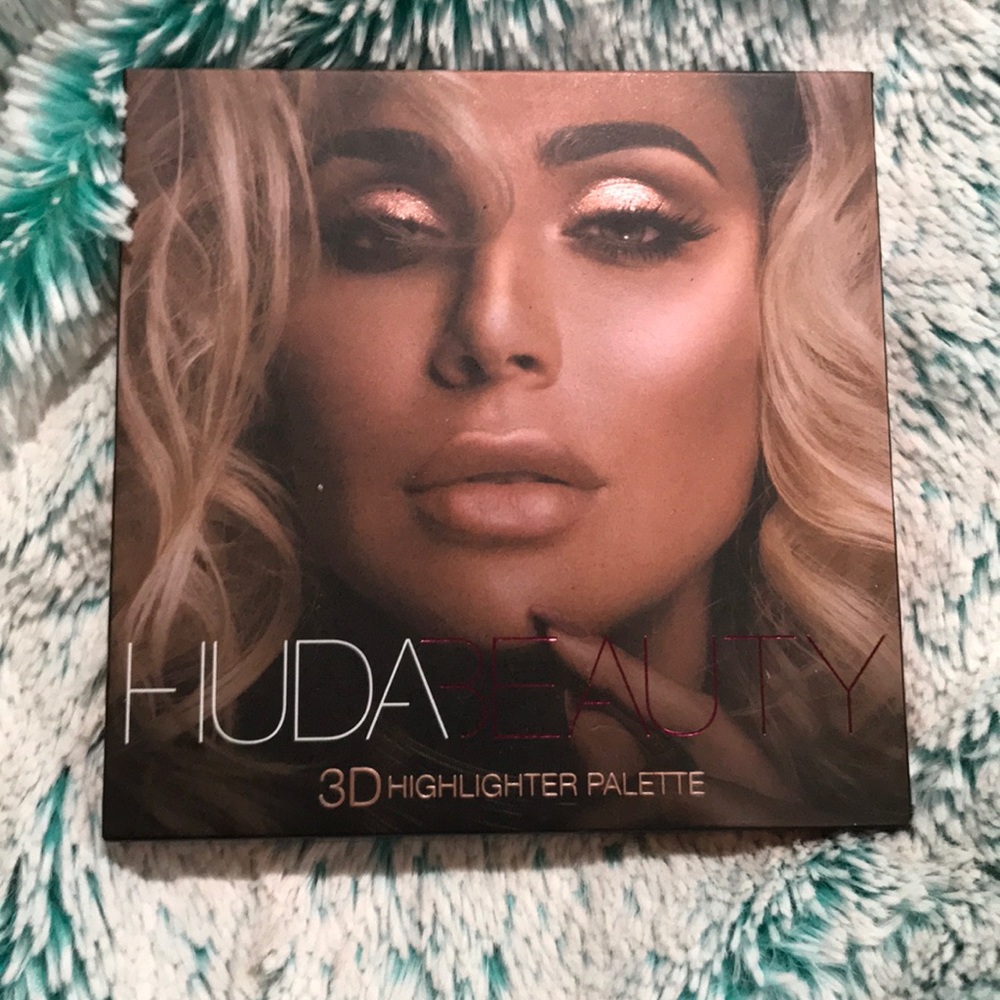 New huda beauty 3 d highlighter